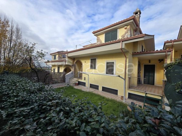 casa indipendente in vendita a Guidonia Montecelio in zona Montecelio