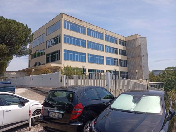 locale commerciale in vendita a Guidonia Montecelio