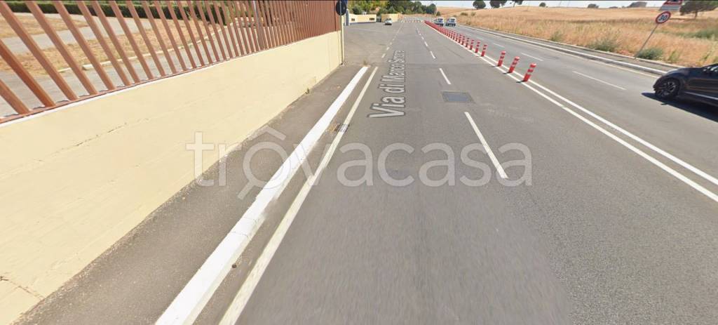 locale commerciale in vendita a Guidonia Montecelio in zona Marco Simone