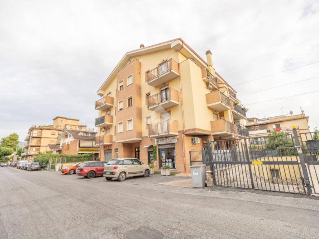 appartamento in vendita a Guidonia Montecelio in zona Villanova