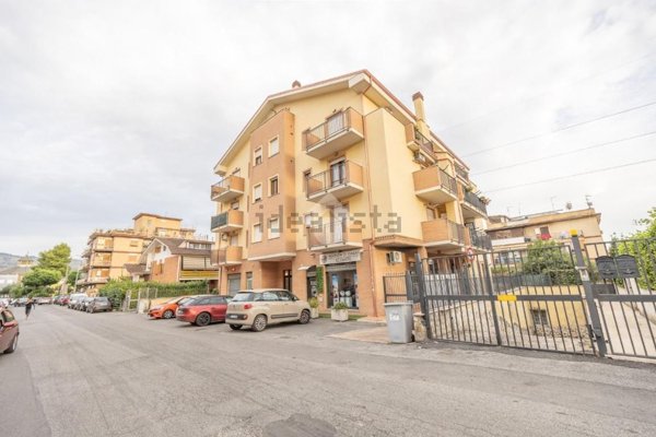 appartamento in vendita a Guidonia Montecelio in zona Villanova