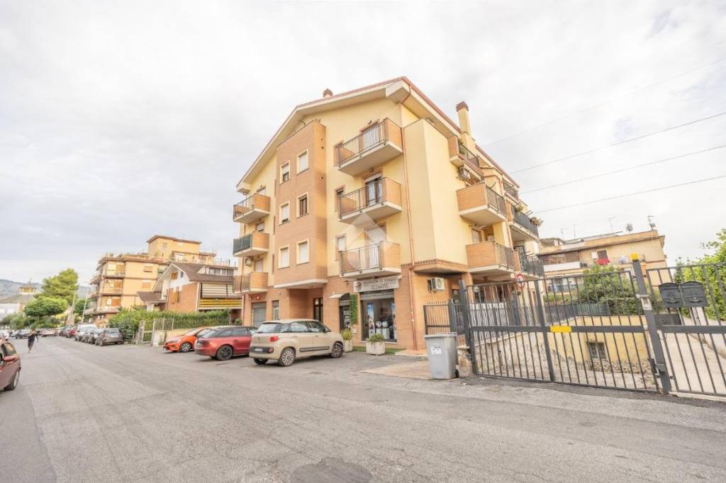 appartamento in vendita a Guidonia Montecelio in zona Villanova