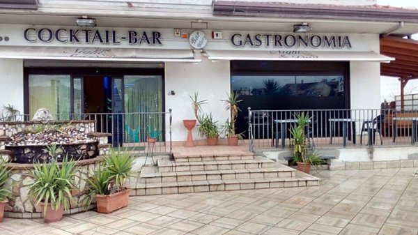 negozio in vendita a Guidonia Montecelio in zona Villanova