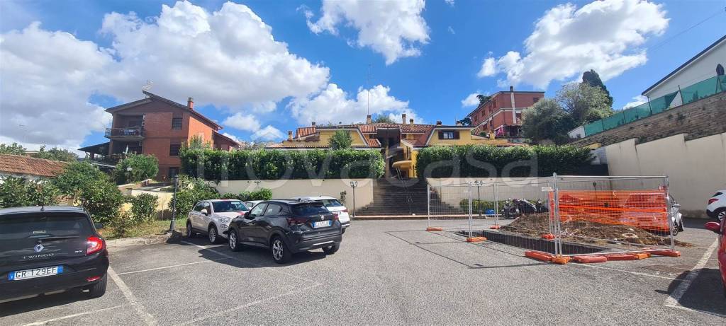 appartamento in vendita a Guidonia Montecelio in zona Marco Simone