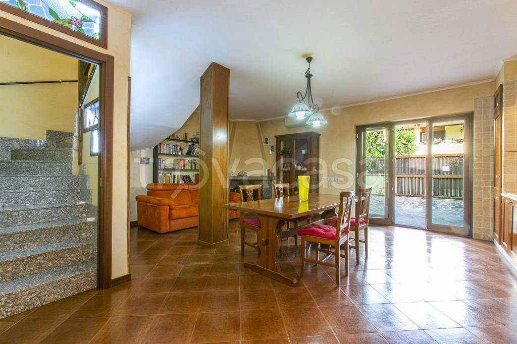 casa indipendente in vendita a Guidonia Montecelio in zona Marco Simone