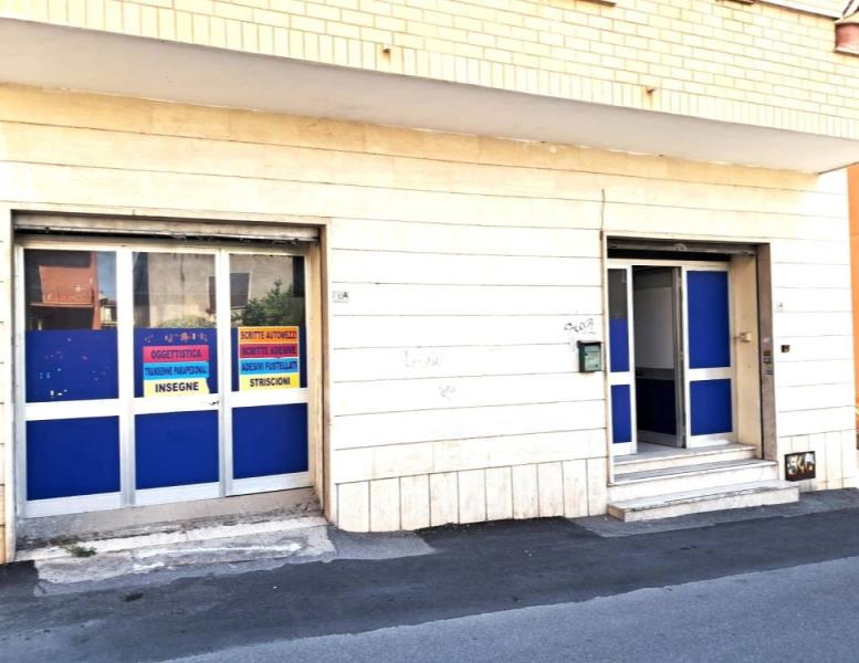 locale commerciale in vendita a Guidonia Montecelio in zona La Botte