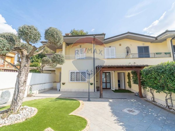 casa indipendente in vendita a Guidonia Montecelio in zona Guidonia