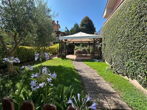 casa indipendente in vendita a Guidonia Montecelio in zona Pichini