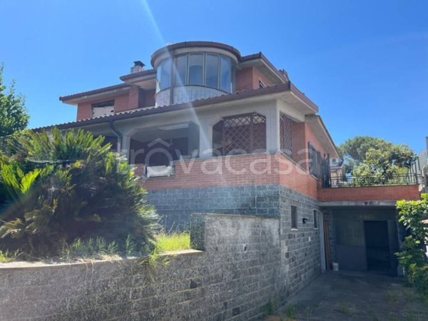 casa indipendente in vendita a Guidonia Montecelio in zona Colleverde