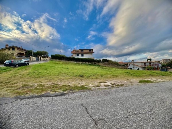terreno edificabile in vendita a Guidonia Montecelio in zona Marco Simone