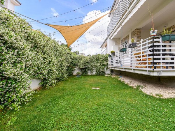 casa indipendente in vendita a Guidonia Montecelio in zona Setteville