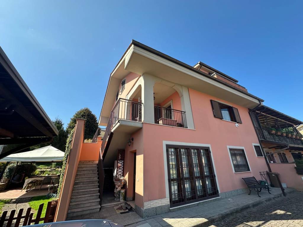 casa indipendente in vendita a Guidonia Montecelio in zona Pichini