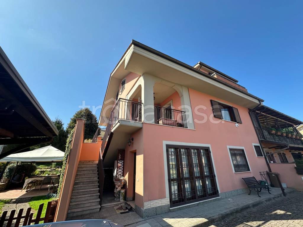 casa indipendente in vendita a Guidonia Montecelio in zona Pichini