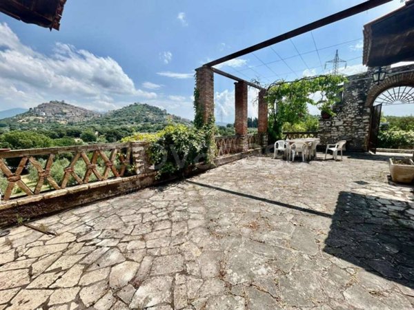 casa indipendente in vendita a Guidonia Montecelio in zona Montecelio