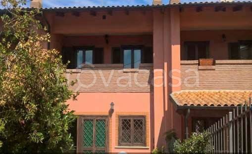 casa indipendente in vendita a Guidonia Montecelio in zona Pichini