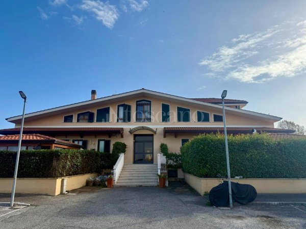 casa indipendente in vendita a Guidonia Montecelio in zona Marco Simone