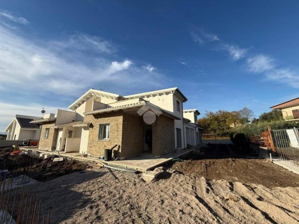 casa indipendente in vendita a Guidonia Montecelio