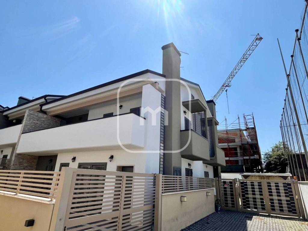 casa indipendente in vendita a Guidonia Montecelio in zona Setteville