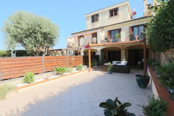 casa indipendente in vendita a Guidonia Montecelio in zona Marco Simone