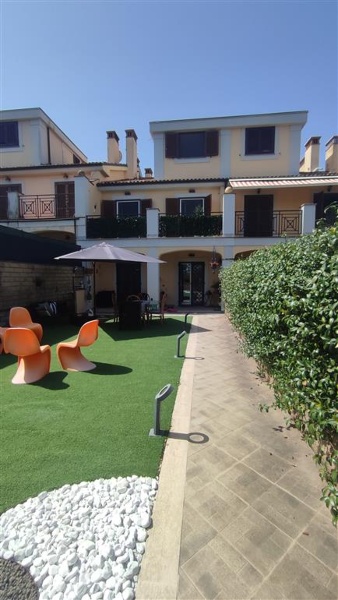 casa indipendente in vendita a Guidonia Montecelio in zona Marco Simone