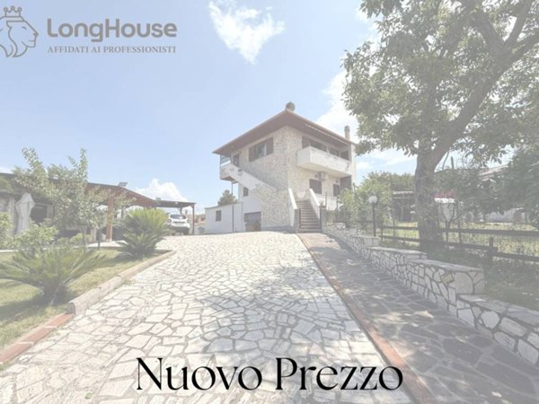 casa indipendente in vendita a Guidonia Montecelio in zona Marco Simone