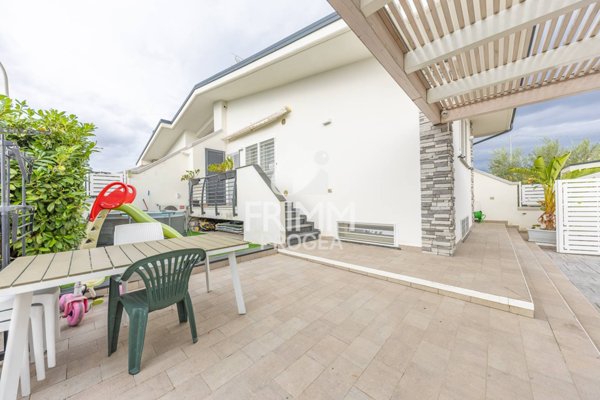 casa indipendente in vendita a Guidonia Montecelio in zona Setteville