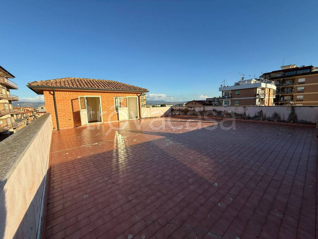 appartamento in vendita a Guidonia Montecelio in zona Setteville