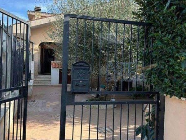 casa indipendente in vendita a Guidonia Montecelio in zona Setteville