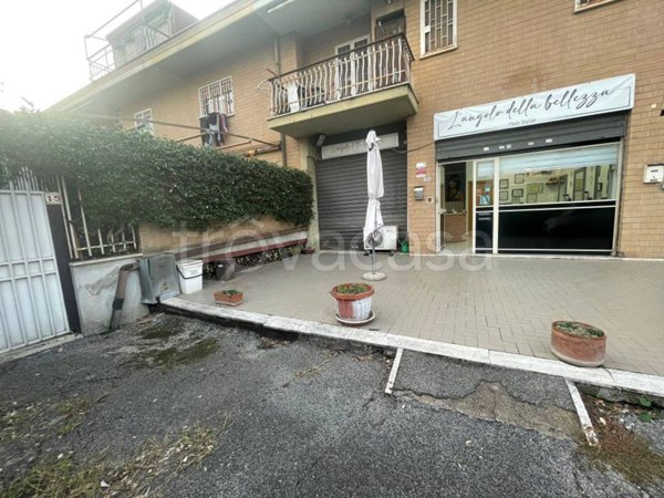 negozio in vendita a Guidonia Montecelio in zona Montecelio