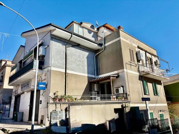 appartamento in vendita a Guidonia Montecelio in zona Guidonia