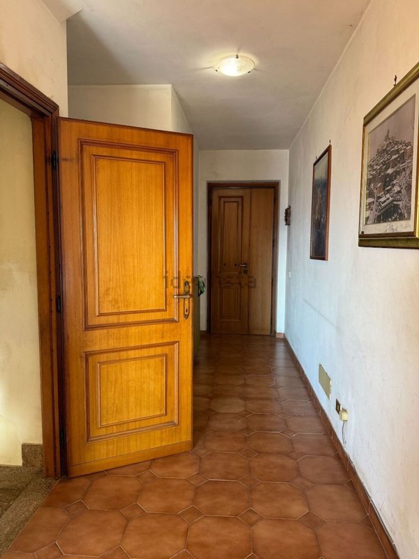 esavano in vendita a Guidonia Montecelio in zona Guidonia