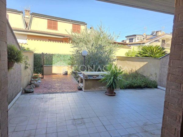 appartamento in vendita a Guidonia Montecelio in zona Guidonia