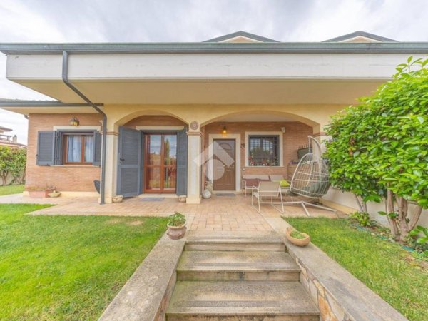 casa indipendente in vendita a Guidonia Montecelio in zona Marco Simone