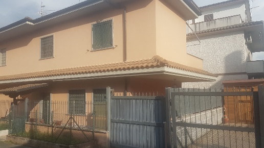 casa indipendente in vendita a Guidonia Montecelio in zona Villanova
