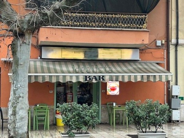 locale commerciale in vendita a Guidonia Montecelio in zona Guidonia