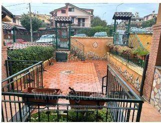 casa indipendente in vendita a Guidonia Montecelio in zona Pichini