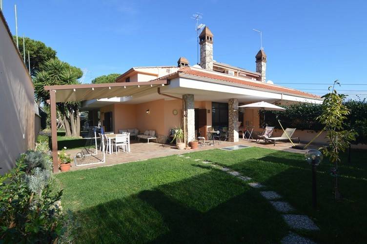 casa indipendente in vendita a Guidonia Montecelio in zona Colleverde