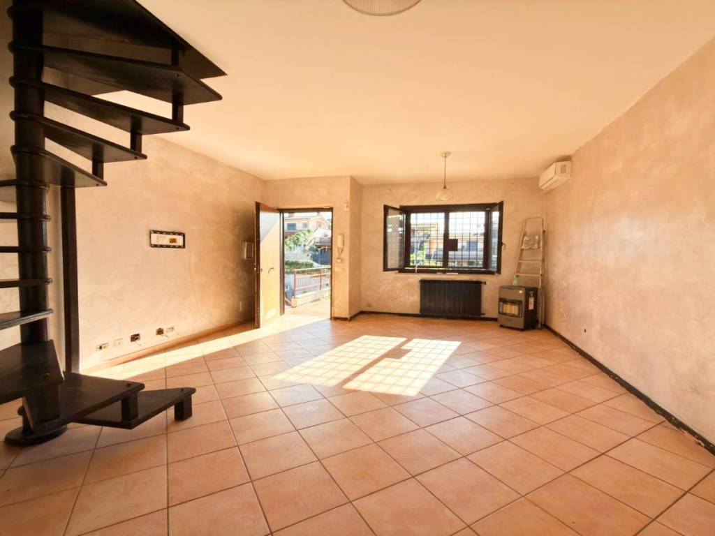 casa indipendente in vendita a Guidonia Montecelio in zona Colleverde