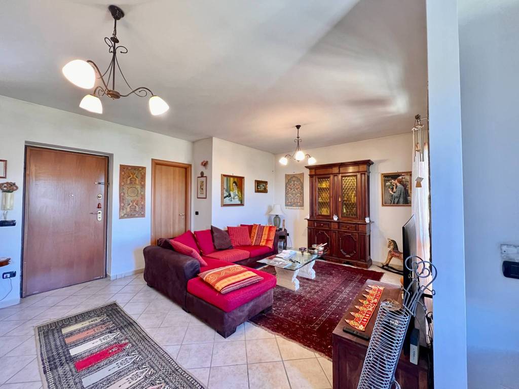 casa indipendente in vendita a Guidonia Montecelio in zona Pichini