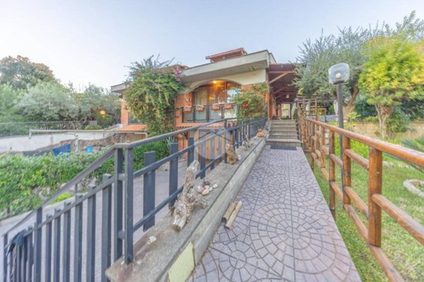 casa indipendente in vendita a Guidonia Montecelio in zona Colleverde