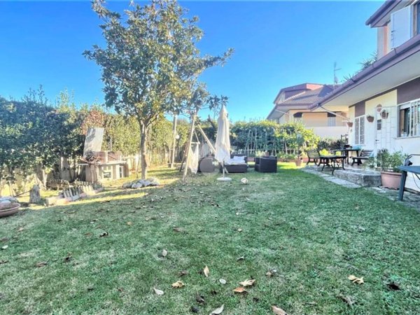 casa indipendente in vendita a Guidonia Montecelio in zona Colleverde