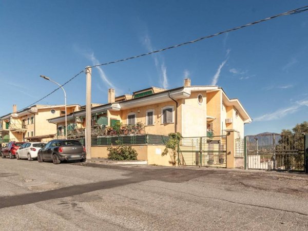 appartamento in vendita a Guidonia Montecelio in zona Pichini