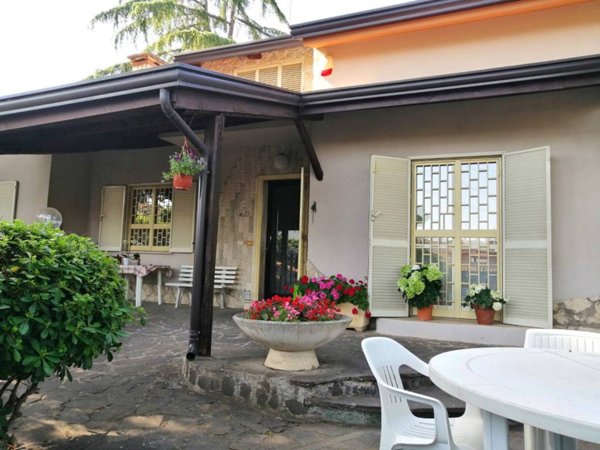 casa indipendente in vendita a Guidonia Montecelio in zona Colleverde