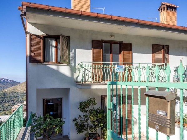 casa indipendente in vendita a Guidonia Montecelio in zona Montecelio