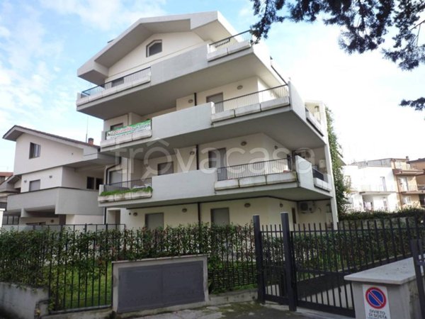 appartamento in vendita a Guidonia Montecelio in zona Guidonia