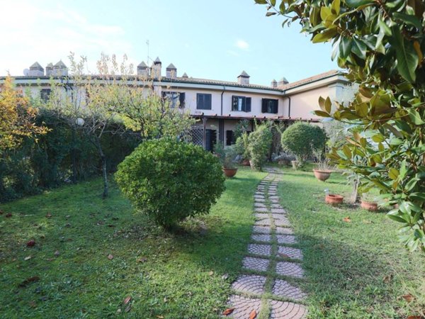 casa indipendente in vendita a Guidonia Montecelio in zona Marco Simone