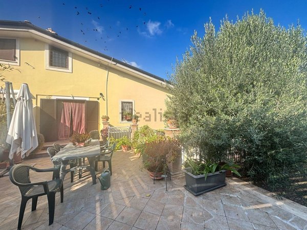 casa indipendente in vendita a Guidonia Montecelio in zona Marco Simone