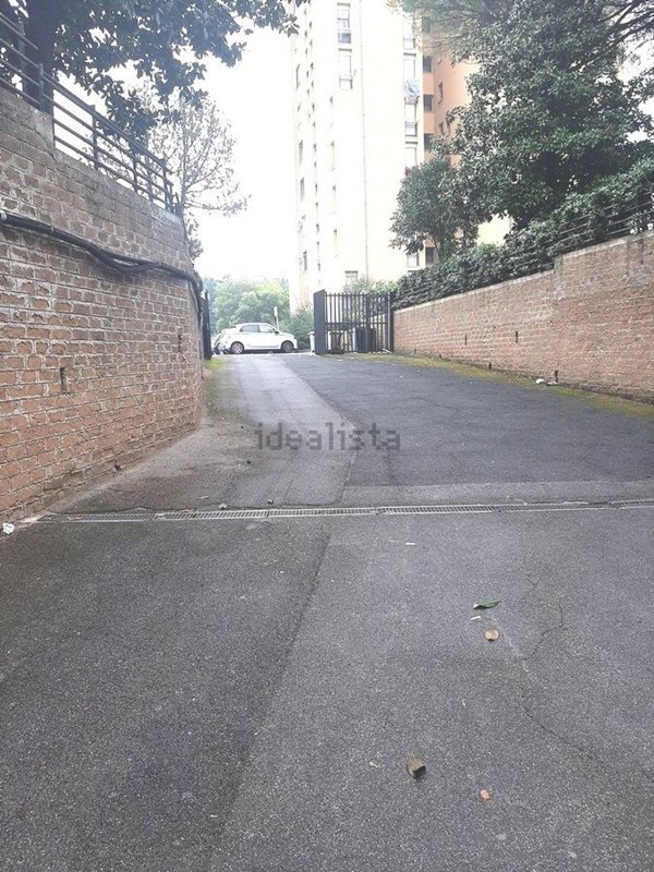 locale di sgombero in vendita a Guidonia Montecelio in zona Colle Fiorito
