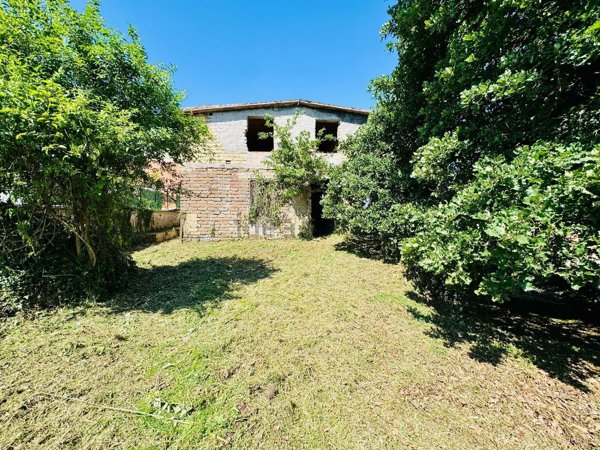 casa indipendente in vendita a Guidonia Montecelio in zona Guidonia
