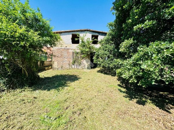 casa indipendente in vendita a Guidonia Montecelio in zona Guidonia